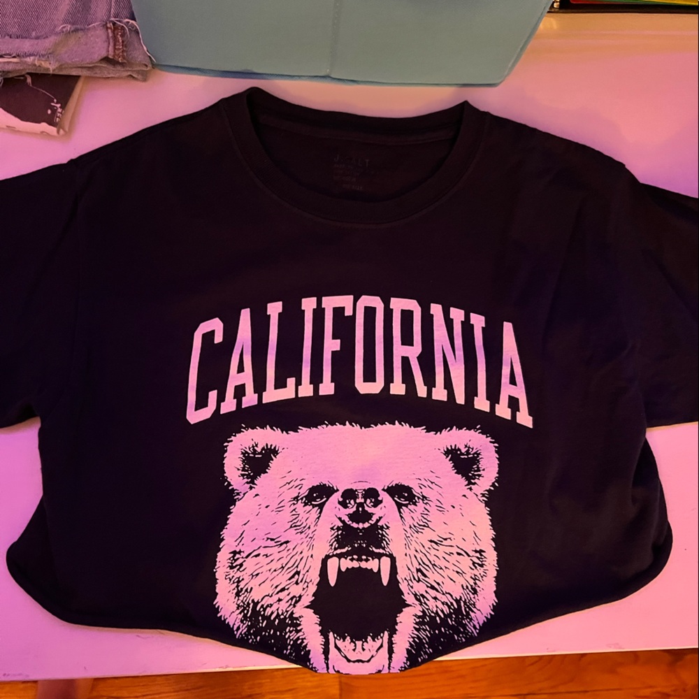 Brandy’s Melville bear print navy blue cropped top